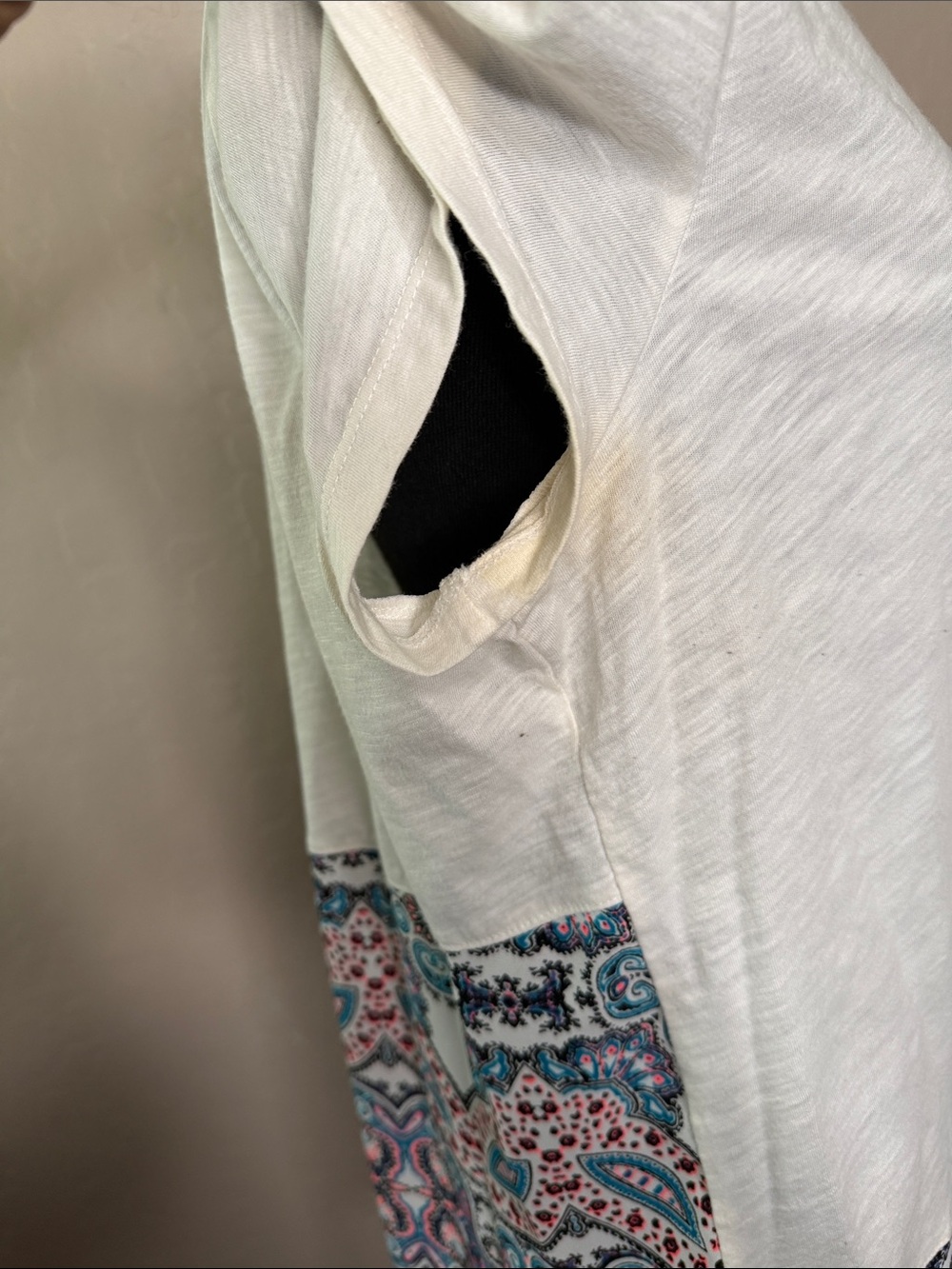 Express White Short-Sleeve Tee with Blue Paisley Hem - Picture 4 of 6
